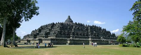 Le Relief de Borobudur - un monument à l'histoire bouddhique et à la finesse sculpturale !