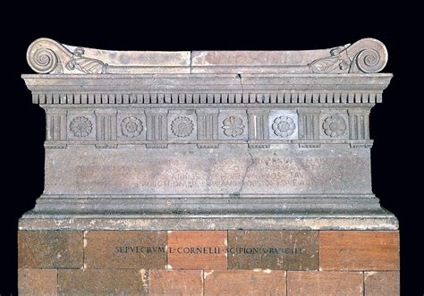 Le Sarcophage de la famille des Flavii! Un Monument Funebre à l'Honneur d'un Empereur et de Sa Famille